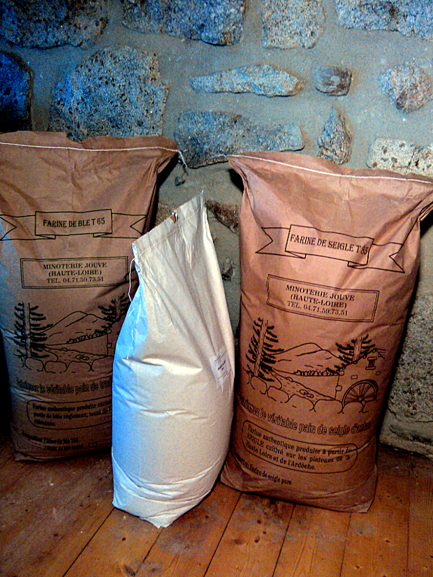 Des sacs de farine T65